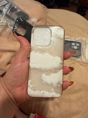 Stylish Neutral Cloud Phone Case - Gold & White